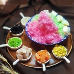 น้ำแข็งใสคลายร้อนเครื่องเยอะเครื่องแน่นจุใจ