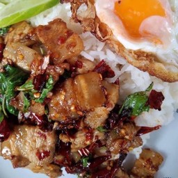 กระเพราหมูสามชั้น