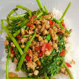 ข้าวผัดผักบุ้ง