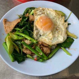 คะน้าหมูชิ้น