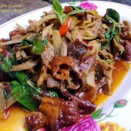 เป็ดอบรมควันผัดพริกเผาราดข้าว