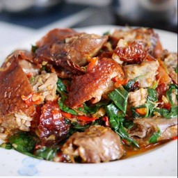 เป็ดอบรมควันผัดพริกโหรพาราดข้าว