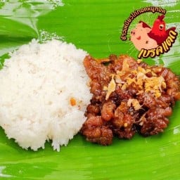 ข้าวเหนียวหมูกระเทียมทอดซีอิ๊ว
