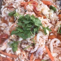 ยำขาไก่(ยำสำเร็จรูปพร้อมทาน)