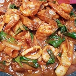 ข้าวผัดพริกเผาทะเล