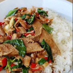 เป็ดอบรมควันผัดฉ่าราดข้าว