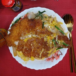 ข้าวหมูทอดคัตสึด้ง