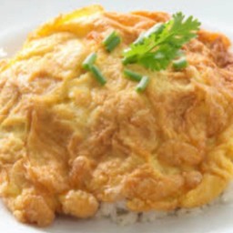 ไข่เจียวไก่สับราดข้าว