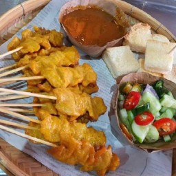 แม่แอ๊วหมูสะเต๊ะ