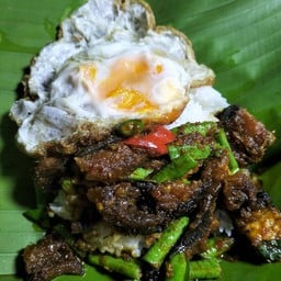 ผัดช่าปลาดุกราดเข้า