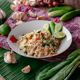 ข้าวผัดคะน้าปลาเค็มแม่กลองและเนื้อไก่