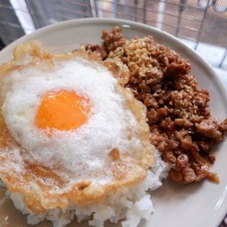 หมูสับผัดกระเทียมราดข้าวไข่ดาว+น้ำส้มคั่นสด(ขวด250ml)
