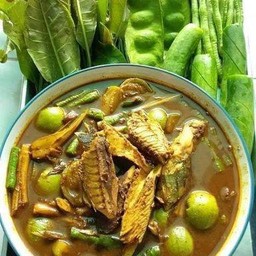 ขนมจีน+แกงไตปลา ชุดละ