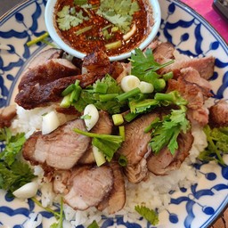 ข้าวคอหมูย่างจิ้มแจ่ว