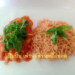 มาม่าไก่กรอบซอสกะเพรา