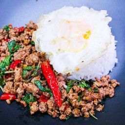 ข้าวราดผัดกะเพรา