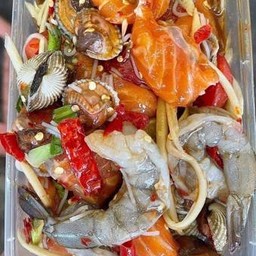 ตำแซลม่อนกุ้งหอยแครง