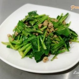 คะน้าหมูสับน้ำมันหอย-ราดข้าว