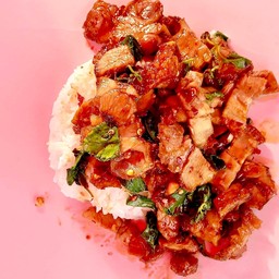 กะเพราหมูกรอบ