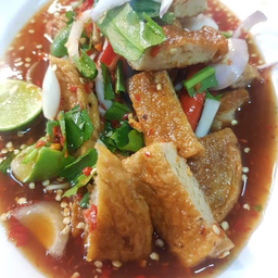 ยำหมูยอทอด