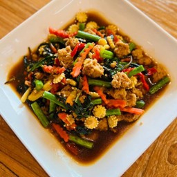 ผัดกระเพราหมูสับ (กับข้าว) Stir Fried Holy Basil With Minced Pork