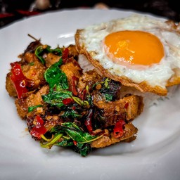 กะเพราหมูกรอบ