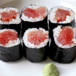 Teka Maki ข้าวปั้นหน้าปลาโอ