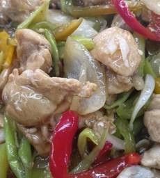 ไก่ผัดพริกหยวก