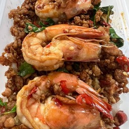 กะเพราเนื้อบดใส่กุ้ง