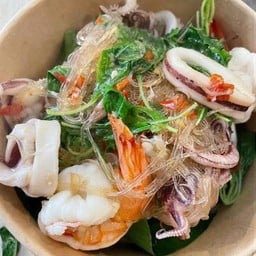 ข้าวกระเพราวุ้นเส้นทะเล