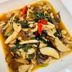 ผัดกระเพราเห็ดรวม (กับข้าว)