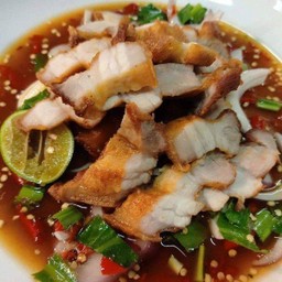 ยำสามชั้นทอด