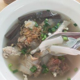 ก๋วยจั๊บญวนเส้นใหญ่กระดูกหมู