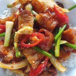 พริกเผาหมูกรอบ-ราดข้าว