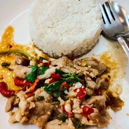 ข้าวกระเพราหมูนุ่ม