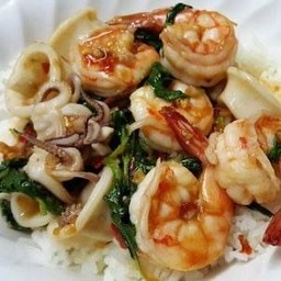 กระเพราทะเล-ราดข้าว