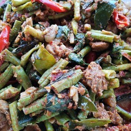 ข้าวแกง อาหาร (ฮาลาล) ร้านมุสลีมะห์รสเด็ด