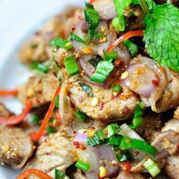 ยำคอหมูย่าง=น้ำตกหมู