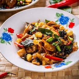 เส้นใหญ่คั่วแห้งขี้เมาไก่