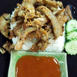 ข้าวราดหมูฤหมัก+หมูยอทอดกระเทียมพริกไทย