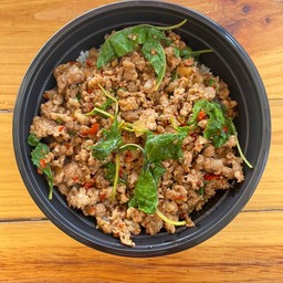 กระเพราหมูสับ