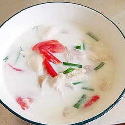 ต้มข่าอกไก่ เป็นกับ