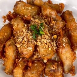 สามชั้นทอดน้ำปลา (กับข้าว)