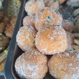 ไข่หงษ์(ใส้เค็ม)