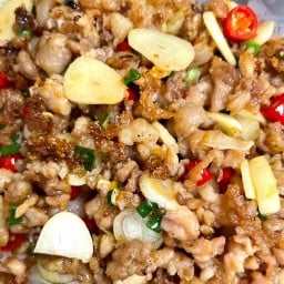 หมูสับคั่วพริกเกลือ (กับข้าว)