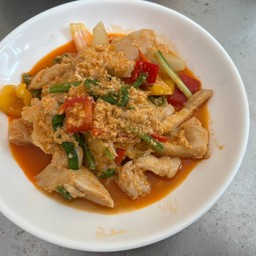 อกไก่ผัดผงกระหรี่ เป็นกับ