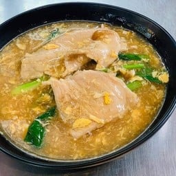 เส้นใหญ่ราดหน้าหมู