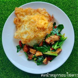 ผัดคะน้าราดข้าว