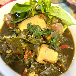 แกงขี้เหล็กใส่หมูแบบอีสาน