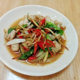 ผัดฉ่าปลากระพง เป็นกับ